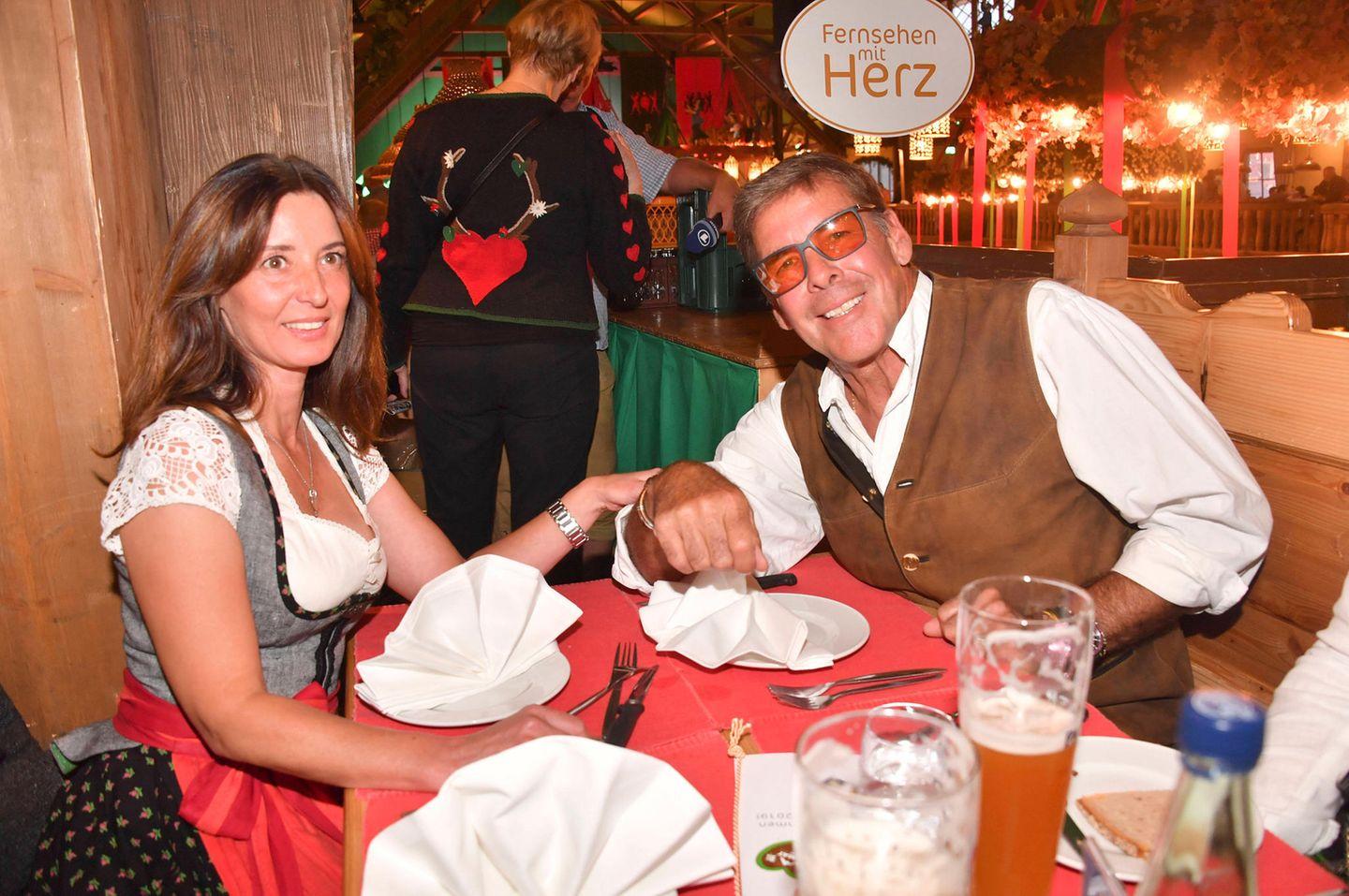 Gloria Krass: Fakten, Leben, Hochzeit und Hintergründe im Überblick Gloria Krass: Fakten, Leben, Hochzeit und Hintergründe im Überblick